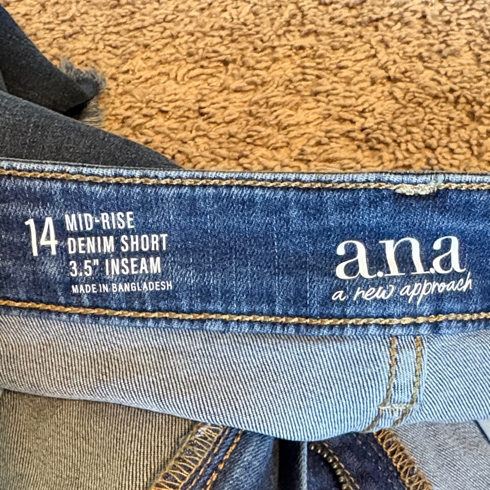 a.n.a Frayed Hem Blue Denim Shorts - Picture 4 of 5